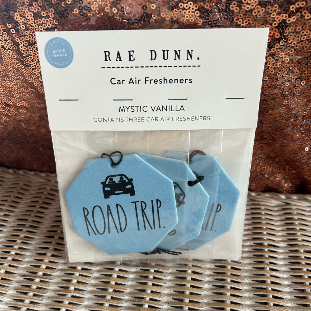 RAE DUNN. Car Air Fresheners MYSTIC VANILLA
CONTAINS THREE CAR AIR FRESHENERS